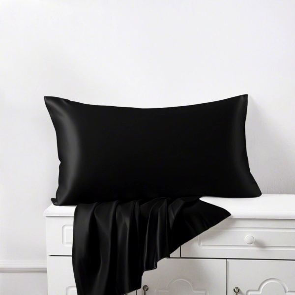 satin pillow case (1 pcs) - Black
 غطاء وسادة ساتان (قطعة واحدة) - اسود
